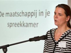 Plenaire sessie: ‘De maatschappij in de spreekkamer’ door Hedwig Vos