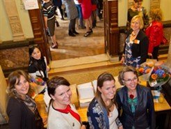 In afwachting van de opening van het Lustrumcongres