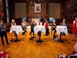 Paneldiscussie: Kijken in de ziel van de zorg onder leiding van Lynette Wijgergangs