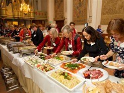 Het avondprogramma start met een heerlijk buffet