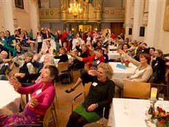 Het lied van de VNVA wordt uit volle borst meegezongen!
