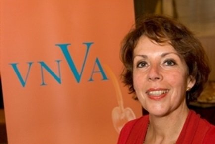 Prijswinnares_met_beeldje_verkleind (1)